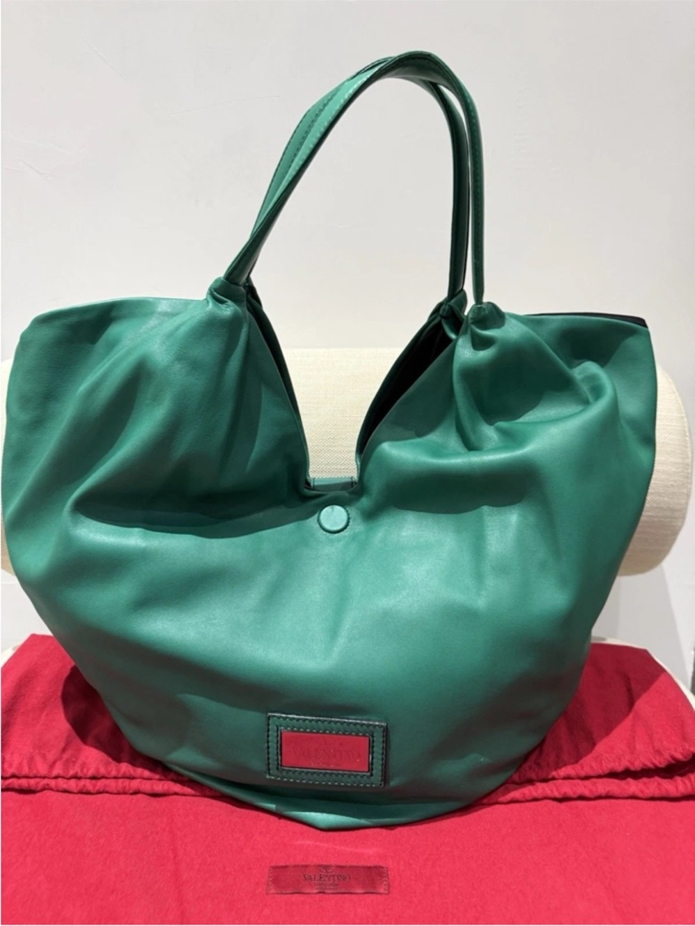 Valentino Garavani Soft Bow Leather Tote Bag - Picture 2 of 7